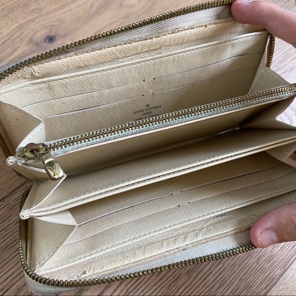 ♥️ZIPPY WALLET♥️ Auth LV Damier Azur Zippy Wallet! - Picture 6 of 9